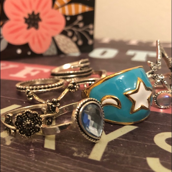 FIRM Lowered 🌸 Gorgeous...Ring Cluster 🌺💛 - Picture 2 of 8